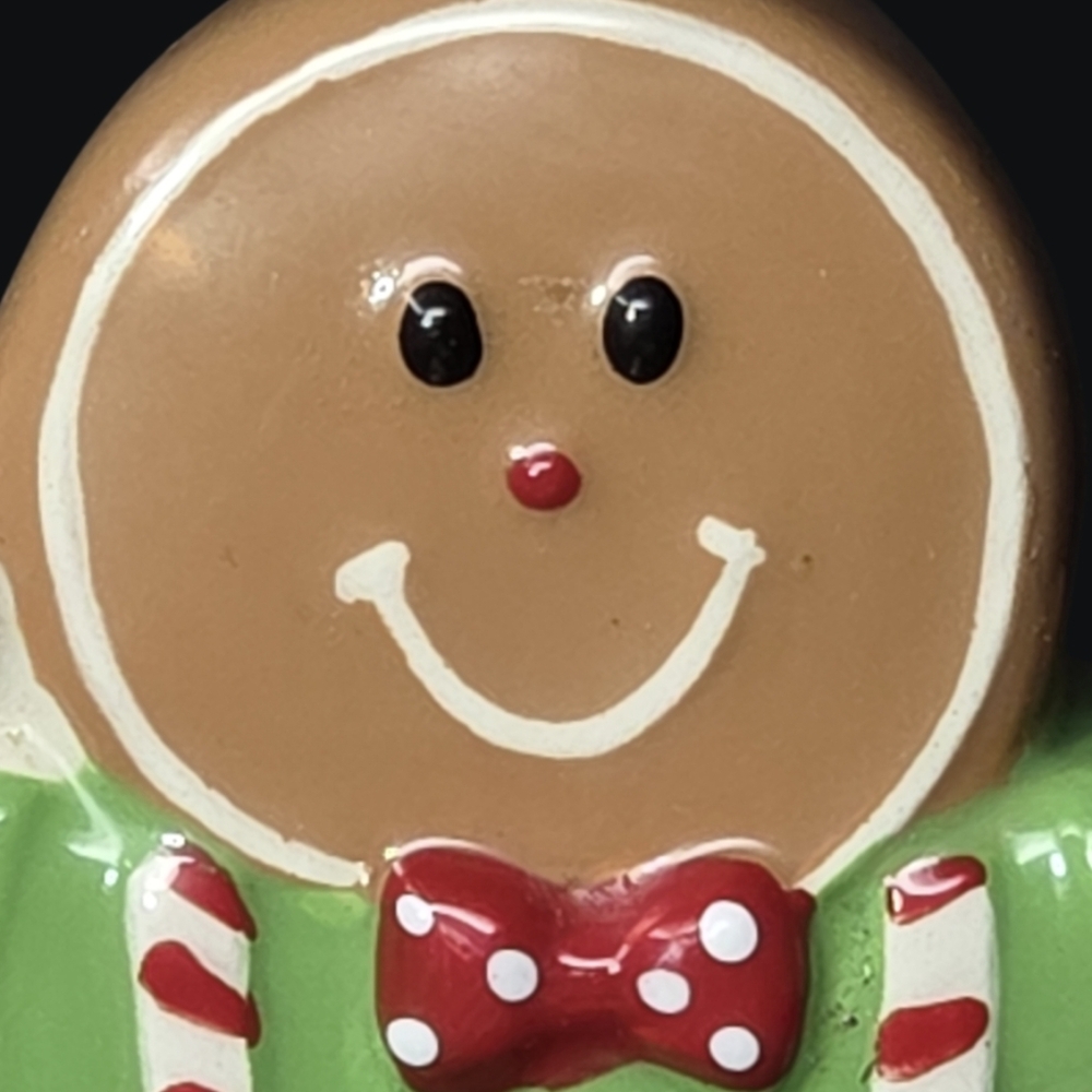 Holiday Gingerbread Man and Woman Salt And Pepper Shaker Set - Picture 10 of 10